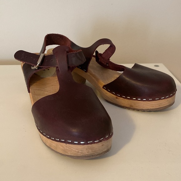 Lotta’s T-bar clogs - Gorgeous! - Picture 2 of 9